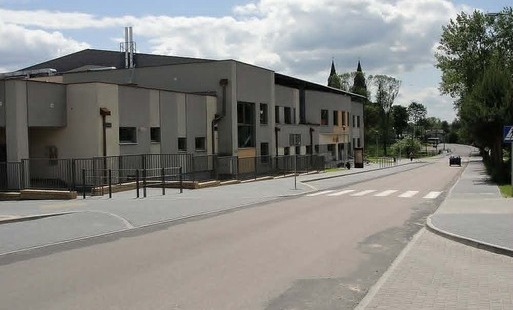 Zdjęcie do Kotary na hali sportowej w Gminnym Centrum Sportu i Rekreacji w Wąsewie zostały wymienione. 